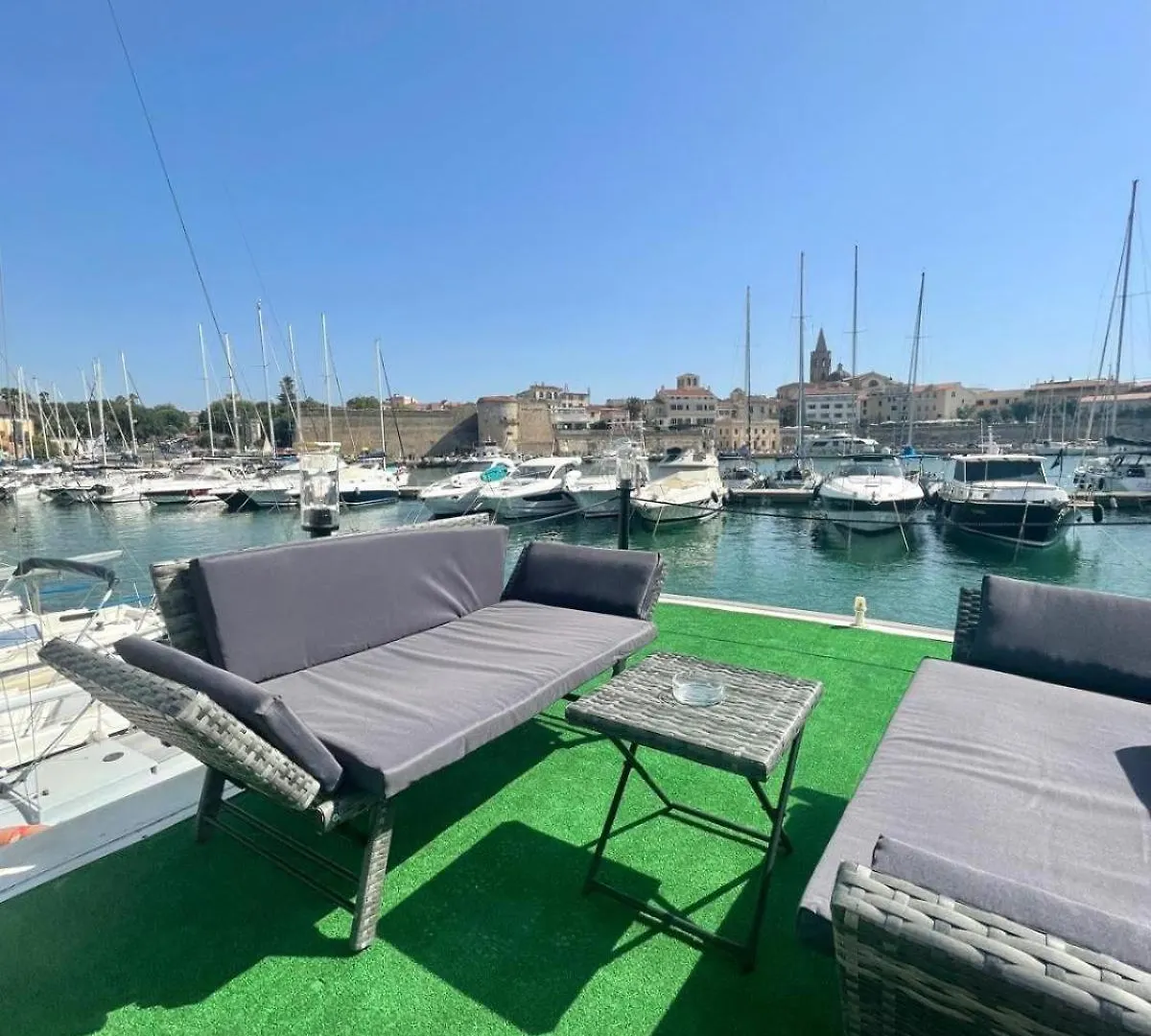 Houseboat Blueseadream Dolphin Casetta Galleggiante Alghero Italie