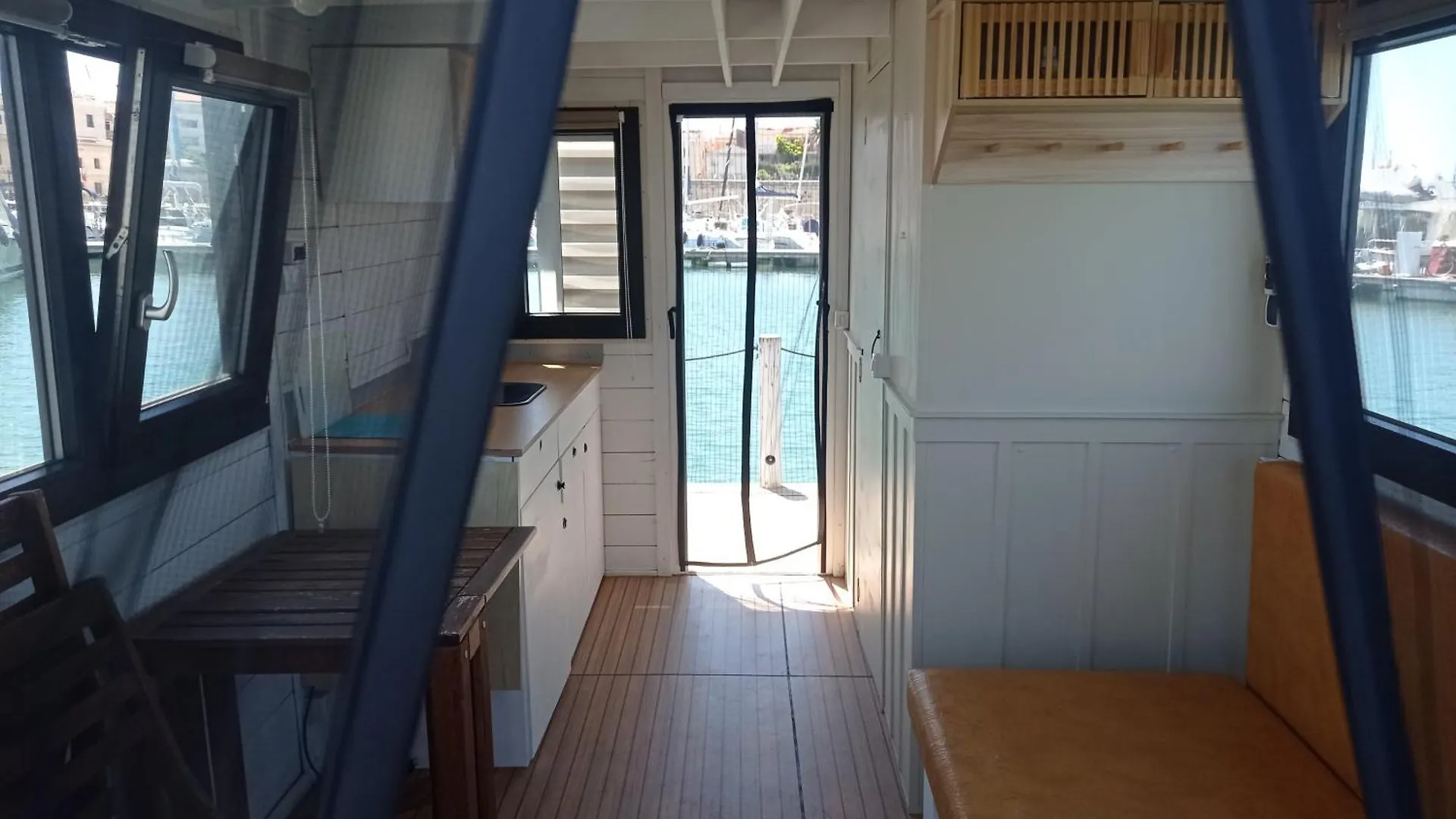 Botel Houseboat Blueseadream Dolphin Casetta Galleggiante Alghero