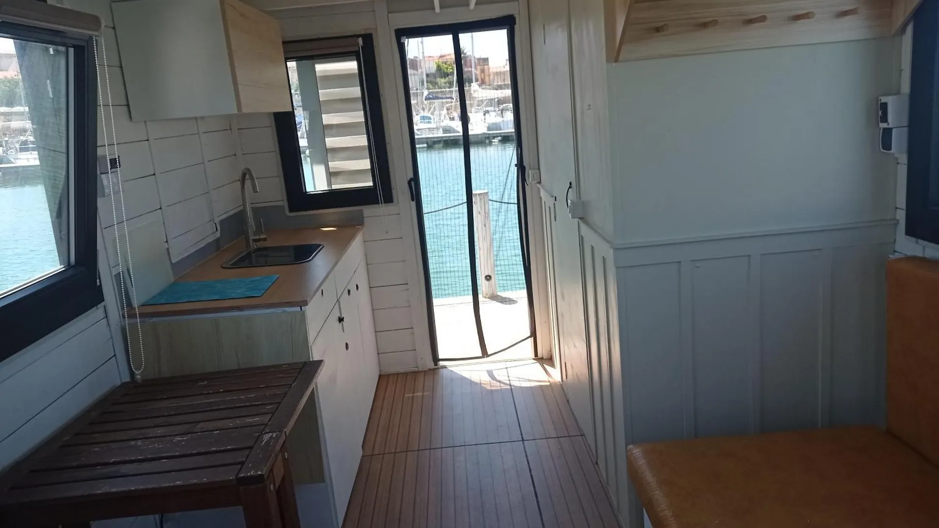 Houseboat Blueseadream Dolphin Casetta Galleggiante Alghero Botel
