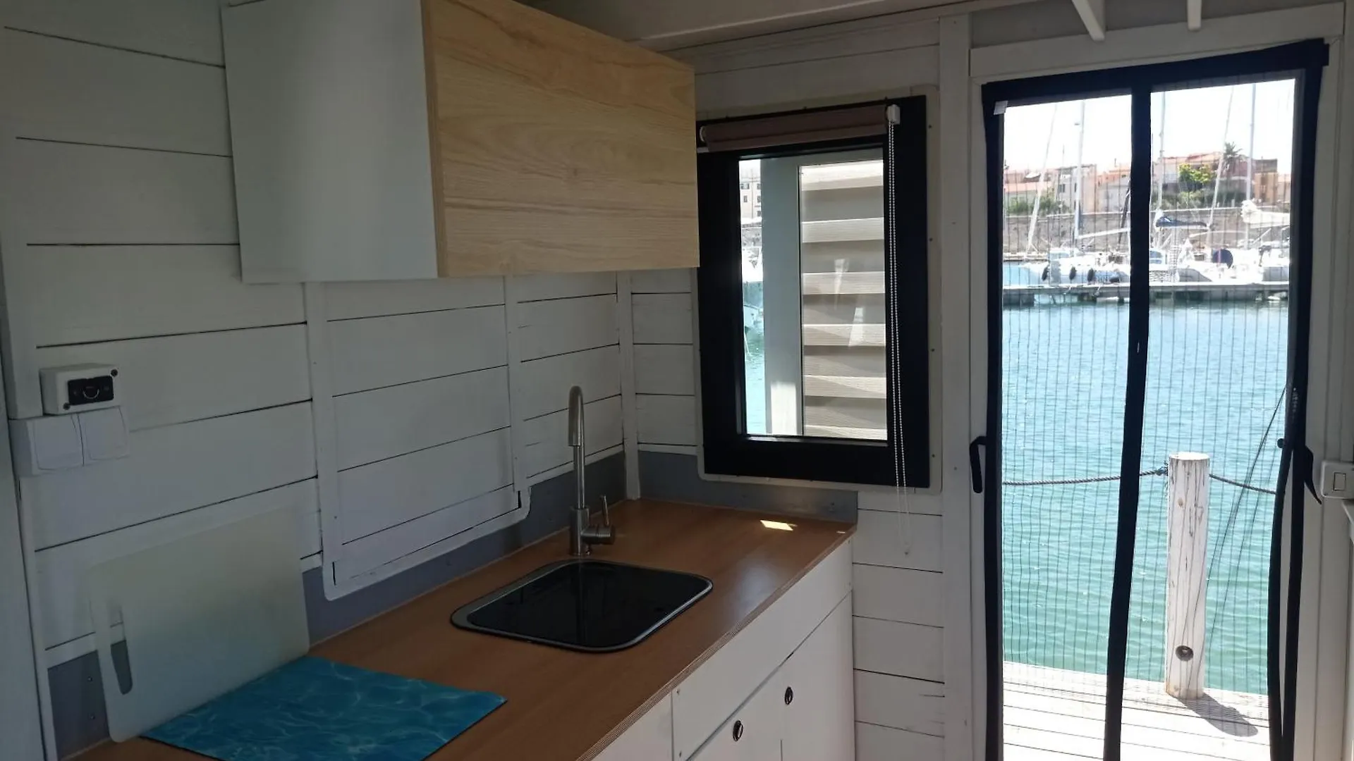 Houseboat Blueseadream Dolphin Casetta Galleggiante Alghero