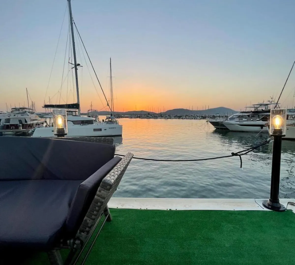 Houseboat Blueseadream Dolphin Casetta Galleggiante Alghero Botel